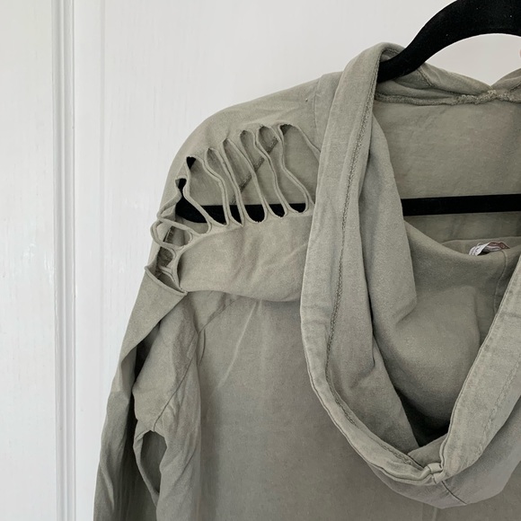 Cropped Sweatshirt - Picture 3 of 3